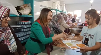 Bilecik'te köylü kadınlarından aşure etkinliği