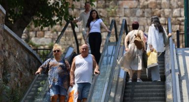 Bursa Balibey Han'da yürüyen merdivenler yeniden faal