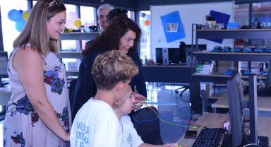 Bursa Nilüfer'de gençler teknolojiyi eğlenerek öğreniyor