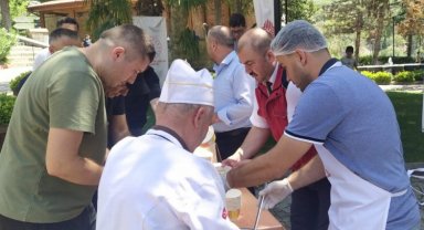 Bursa Vakıflar Bölge Müdürlüğü aşure geleneğini sürdürüyor