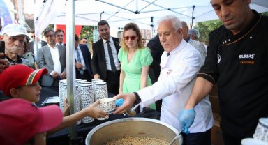 Bursa'da aşure kazanları birlik ve beraberlik için kaynadı