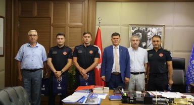 Büyükşehir'den 'can dostu' kurtaran itfaiye personeline teşekkür