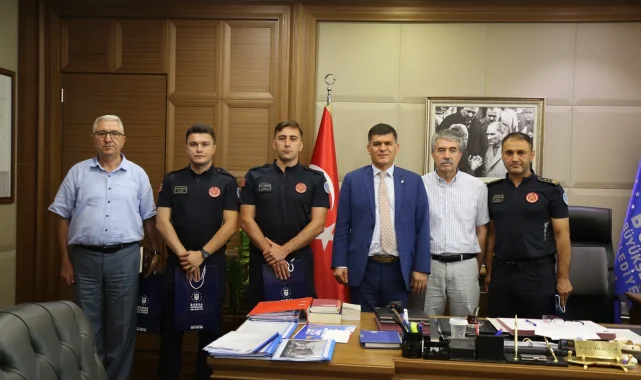 Büyükşehir'den 'can dostu' kurtaran itfaiye personeline teşekkür