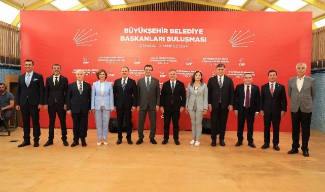 CHP'li Büyükşehir Belediye Başkanları İstanbul'da buluştu