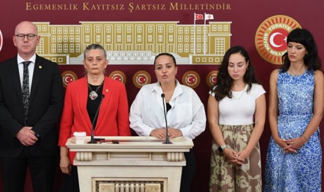 CHP'li Suiçmez baroların hayvan hakları merkez üyeleriyle seslendi