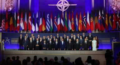 Cumhurbaşkanı Erdoğan'dan NATO zirvesinde aile fotoğrafı