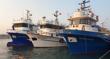 Ege'de avlanan balıkçı gemilerinin denetimleri İzmir'de yapıldı