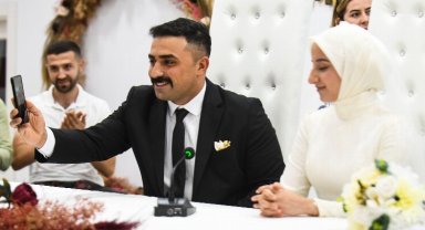 Enkazdan kurtarmıştı, dünya evine girdiler