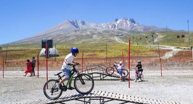 Erciyes'te bisiklet sezonu açıldı