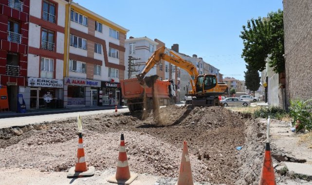Eskişehir'de yol çalışmaları sürüyor