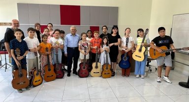 Geleceğin sanatçıları Memduh Büyükkılıç'ı ağırladı