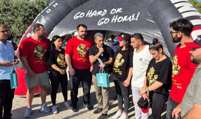 Gemlik'te şampiyonlardan "Halkla Bilek Güreşi"