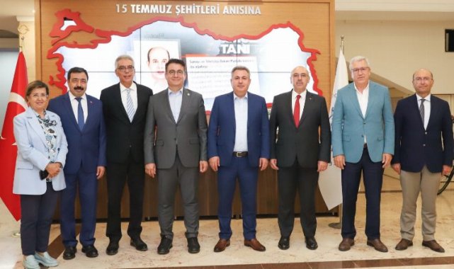 İzmirli rektörler Dokuz Eylül'de buluştu