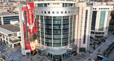 İzmit Belediyesi, ruhsat işlemlerini yerine getirmeyen işletmeleri uyardı
