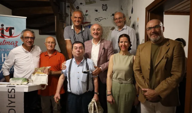 İzmit'in Şiir Çınarı Ruşen Hakkı doğum gününde anıldı