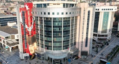 İzmit'te kaldırım işgali yapan spotçulara mühürleme uyarısı
