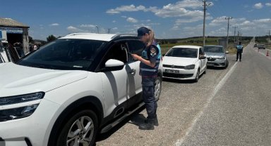 Jandarma Enez'de denetimlerine devam ediyor