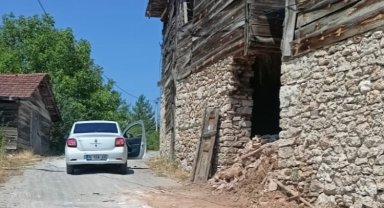 Keles'te sel samanlıkları yıktı
