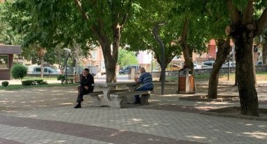 Kestel halkı belediye parkında yorgunluk atıyor