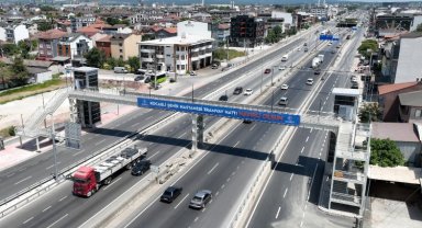 Kocaeli'de D-100 üzerindeki yaya üstgeçidi tamamlandı