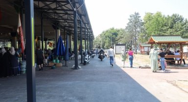 Kocaeli'de pazarcı esnafı istedi, Büyükşehir yaptı