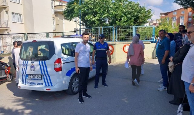 KPSS'ye geç kalanların imdadına Kocaeli Zabıtası yetişti