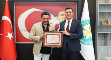 Manisa'da Çağrı Kanver'e Fahri Hemşehrilik unvanı verildi