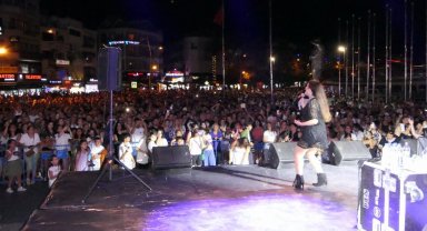 Marmaris 90'lı yılların aşk şarkılarıyla coştu