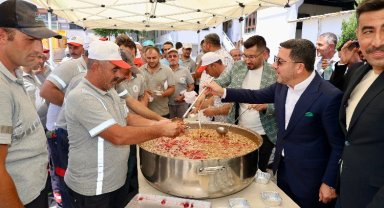 Nevşehir'de belediye personeline aşure ikramı