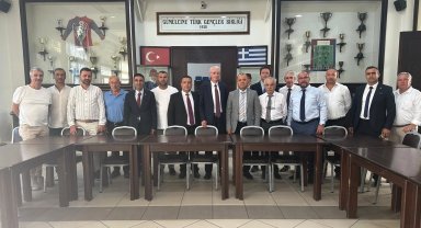 Özcan ve beraberindeki heyet Dr. Sadık Ahmet'in anma törenine katıldı