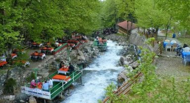 Saitabat Şelalesi turistlerin durak noktası olmaya devam ediyor