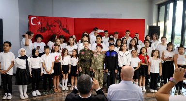 Sakarya'da ay yıldızlı bayraklarla süslenen vadiden anlamlı mesaj