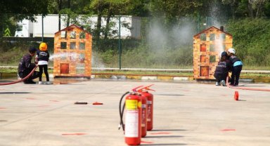 Sakaryalılar yangına müdahaleyi Büyükşehir itfaiyesinden öğreniyor