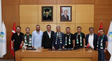 Sakaryaspor'un yeni yönetimininden Başkan Alemdar'a ziyaret