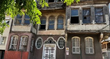 Setbaşı'ndaki bu bina, tehlike yaratıyor