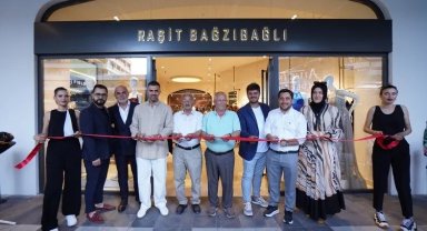Ünlü modacı Bursa'da mağaza açtı