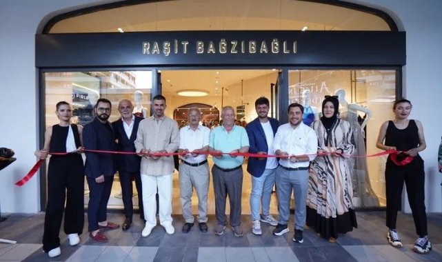 Ünlü modacı Bursa'da mağaza açtı