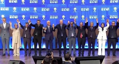 13 belediye başkanı ve 2 milletvekili AK Parti'ye geçti