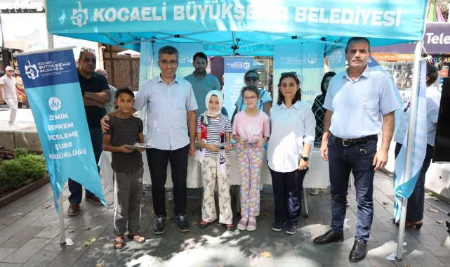 17 Ağustos ve 6 Şubat depremleri fotoğraflarla anıldı