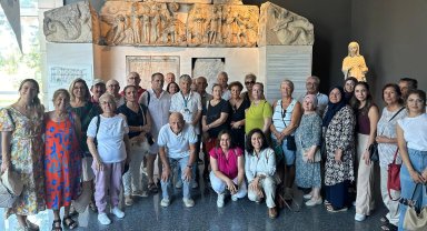 Antalya'da yaşlı evleri üyeleri müzeyi gezdi