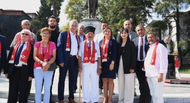 Atatürk'ün Cumhurbaşkanı olarak Bursa'ya gelişinin 100. yılı anısına çelenk sunumu yapıldı