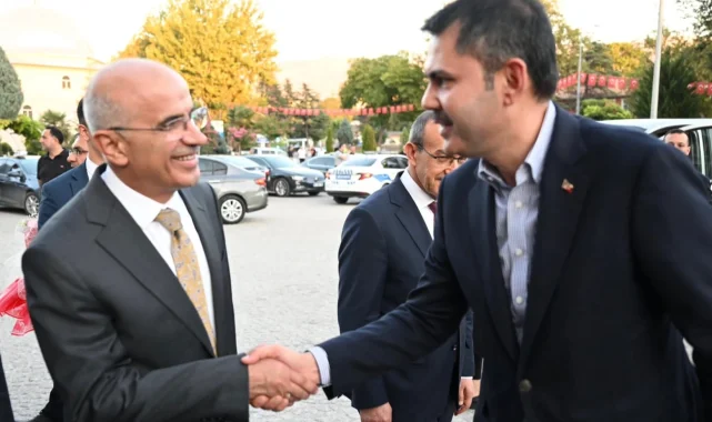 Bakan Kurum Malatya Büyükşehir Belediye Başkanı Sami Er'i ziyaret etti
