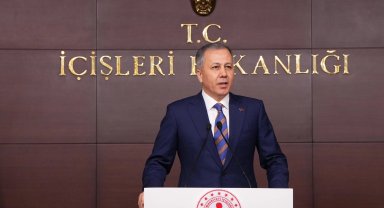 Bakan Yerlikaya: Manisa'da yangın nedeniyle 1440 kişi tahliye edildi