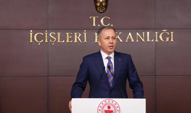 Bakan Yerlikaya: Manisa'da yangın nedeniyle 1440 kişi tahliye edildi