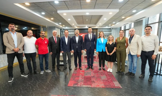 Başkan Ferdi Zeyrek DİSK'i konuk etti