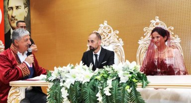 Başkan Ömeroğlu çiftlerin mutlu gününde de yanında