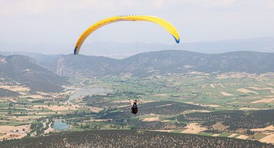 Bilecik'te Yamaç Paraşütü Festivali