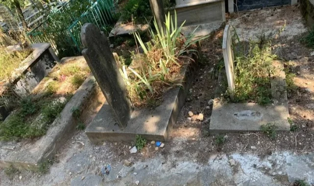 Bursa Alacahırka Mezarlığı'nda mezarlar toprağa gömüldü
