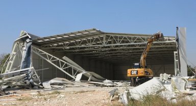 Bursa Nilüfer'de iki kaçak yapı daha yerle bir edildi