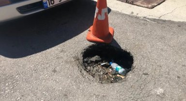 Bursa Üçevler'de yolda oluşan çökme her geçen gün büyüyor